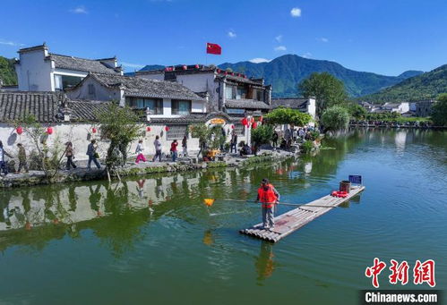 安徽黟县 坚守岗位绘美景